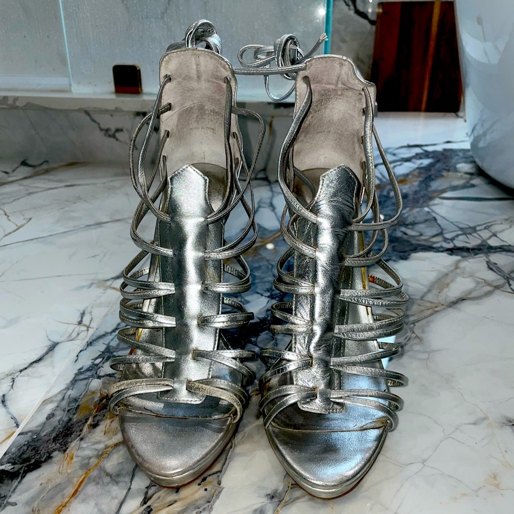 Aldo Chrome • Silver Leather Strappy Sandal Sz 8